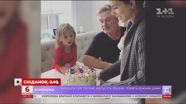 Дружина Алека Болдвіна у незвичний спосіб повідомила стать майбутньої дитини