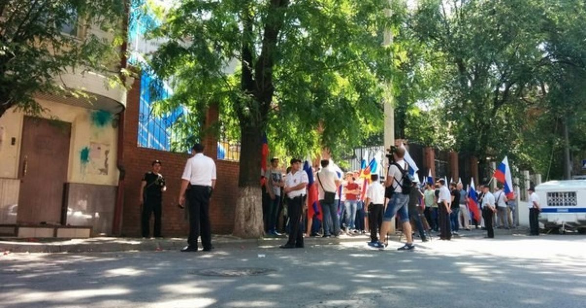 Мітинг біля консульства України в Ростові-на-Дону / © Блокнот