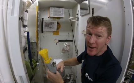 Астронавт на МКС показал, как пользоваться туалетом в условиях невесомости
