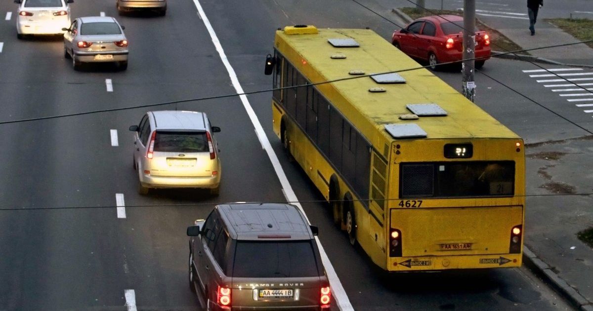 В Киеве на День защитника Украины ограничат движение транспорта