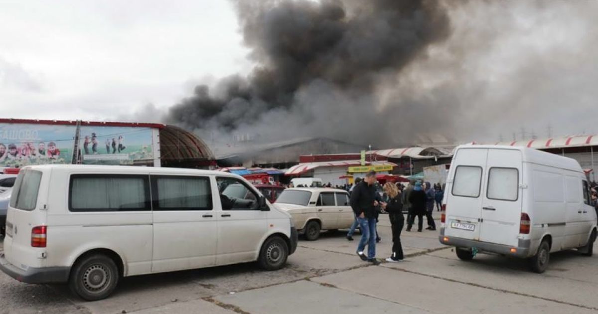 Рынок "Барабашово" в Харькове горел в течение двух часов / © ГСЧС