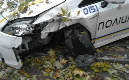 В центре Львова полицейская машина попала в аварию