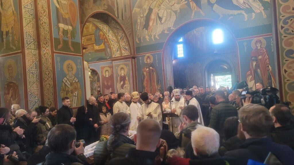 Церемонія прощання розпочалась об 11:00 у Михайлівському золотоверхому соборі / Фото: bigkyiv.com.ua / © 