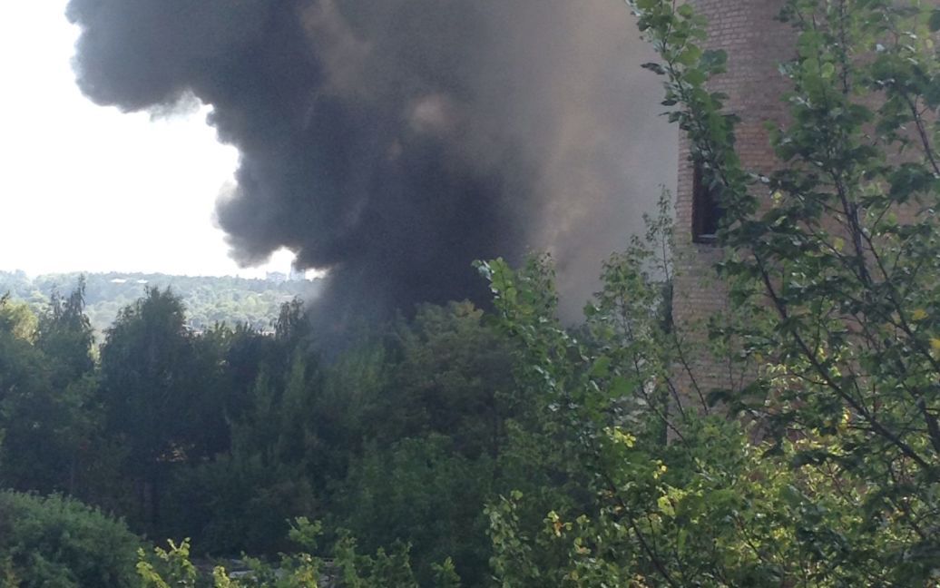 В Буче начался масштабный пожар на промышленном предприятии / © ТСН.ua