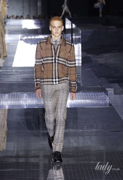 Коллекция Burberry прет-а-порте сезона осень-зима 2020-2021 / © East News