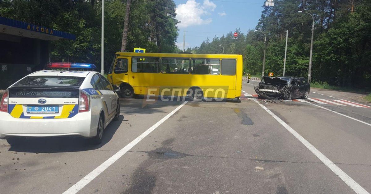 Водитель легковушки, который врезался в маршрутку в Киеве, был пьян – полиция