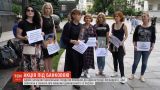 Зеленский пообщался с женами погибших солдат, которые устроили акцию на Банковой