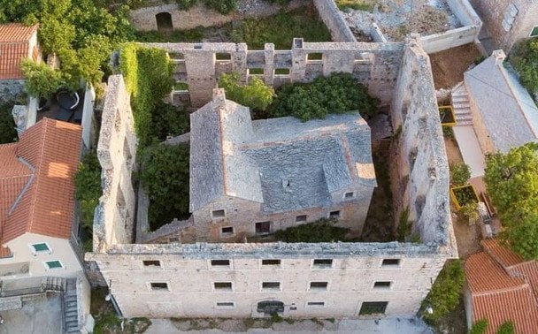 Будинок у будинку / Фото: BolCroatia.com