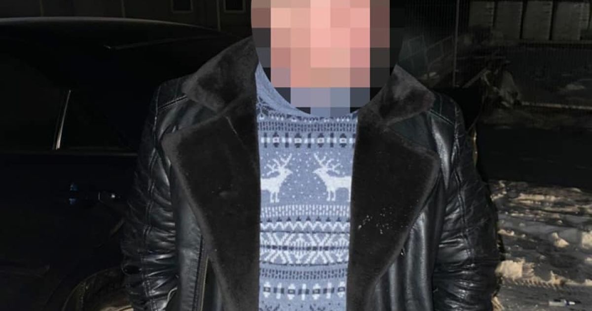 Під Києвом загорілась автівка водія-порушника
