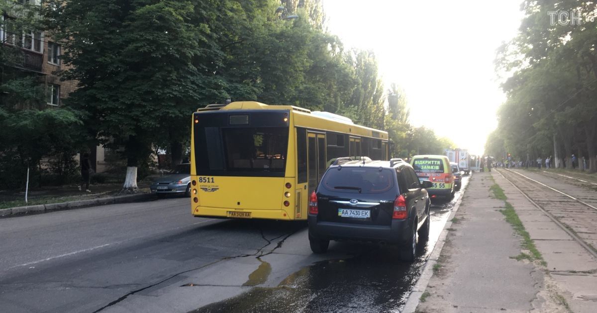 Пожежа автобуса на Дегтярівській_9 / © Фото Валерии Ковалинской/ТСН