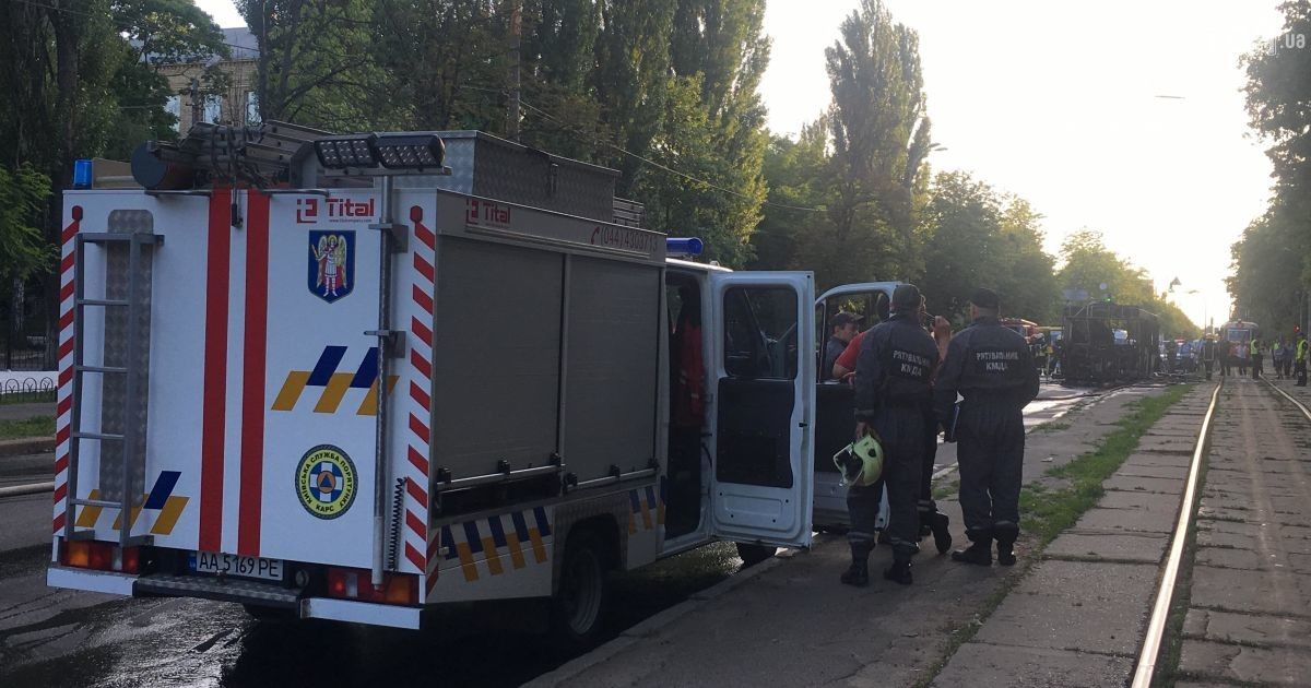 Пожежа автобуса на Дегтярівській_10 / © Фото Валерии Ковалинской/ТСН