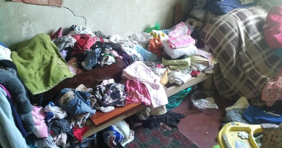 Жили в куче мусора: в Харьковской области у матери забрали четырех детей