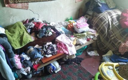 Жили в куче мусора: в Харьковской области у матери забрали четырех детей
