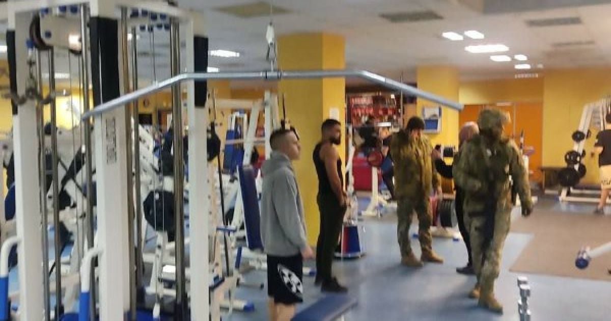 Представники ТЦК в спортзалі Ужгорода
