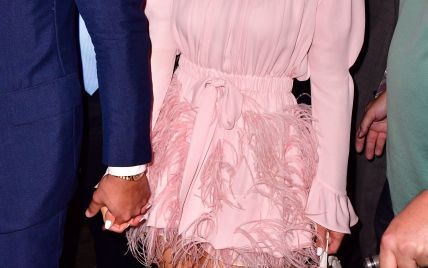 У маленькій рожевій сукні: Джей Ло з коханим сходили на вечірку