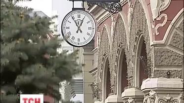 Гривня продовжує девальвацію