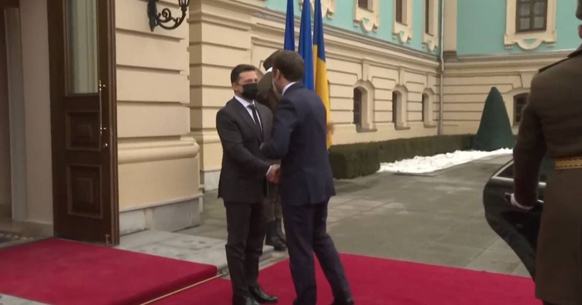 Макрон приїхав до Маріїнського палацу на зустріч із Зеленським (фото, відео)