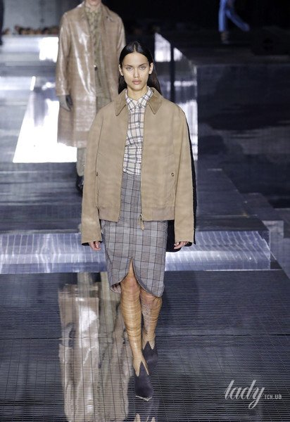 Коллекция Burberry прет-а-порте сезона осень-зима 2020-2021 / © East News