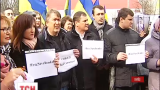 У Києві пікетують посольство Росії і вимагають звільнити Савченко