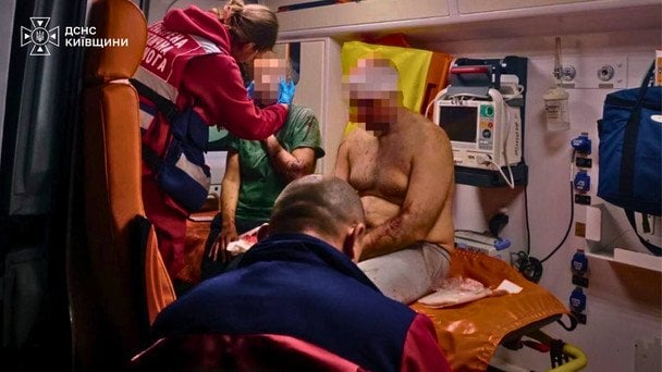 Наслідки влучання російських БПлА по Бучанському району / © ДСНС у Київській області