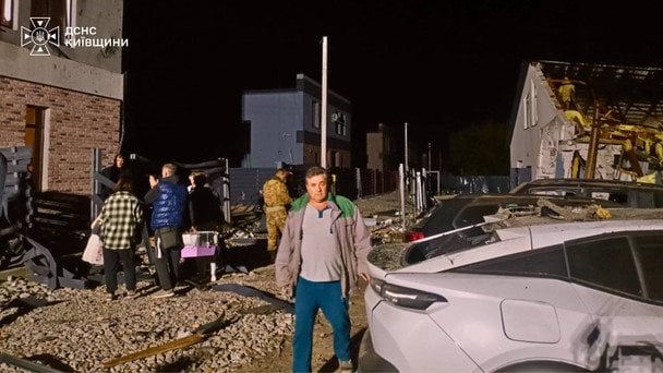 Наслідки влучання російських БПлА по Бучанському району / © ДСНС у Київській області