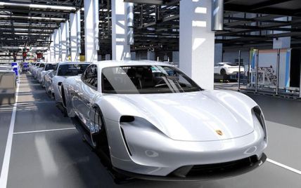 Первый серийный электрокар от Porsche будет дешевле Panamera