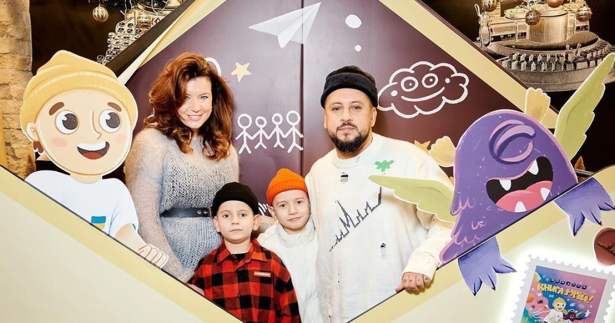 MONATIK з родиною