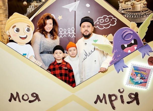 MONATIK с женой и сыновьями / © instagram.com/irishamonatik