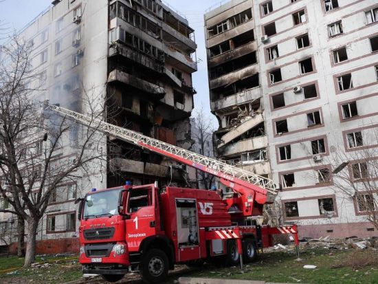 "Вибух дуже сильний був затремтіли стіни": очевидці розповіли про прильот ракети у Запоріжжя