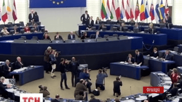 Европарламент поддержал отмену виз для украинцев