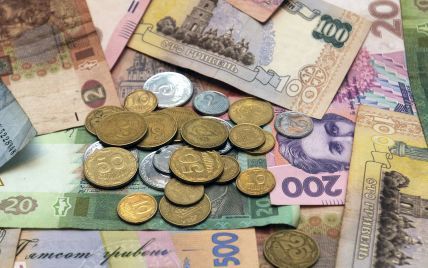На украинском межбанке торги начались с обесценивания гривны