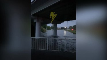 Львів заливає дощами: під водою автівки, підтопило будинку