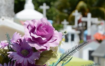 Во Львове мать пожертвовала деньги за погибшего героя на реконструкцию дороги к кладбищу