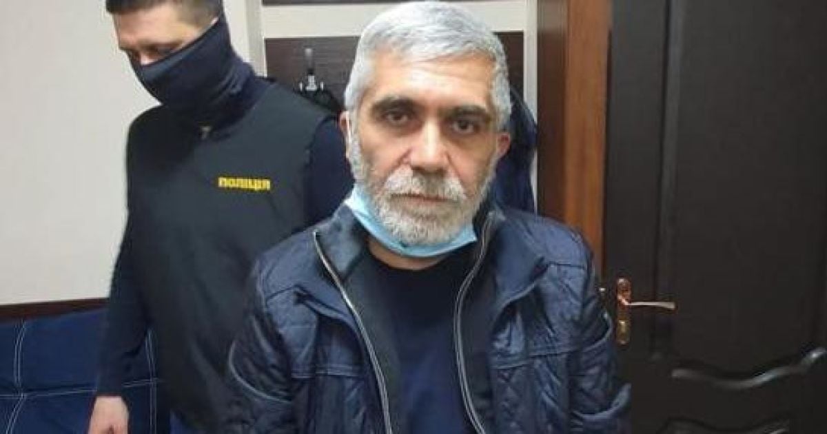 На "Мерседесе" с двумя охранниками: в Кривом Роге поймали криминального "авторитета", который сбежал после суда