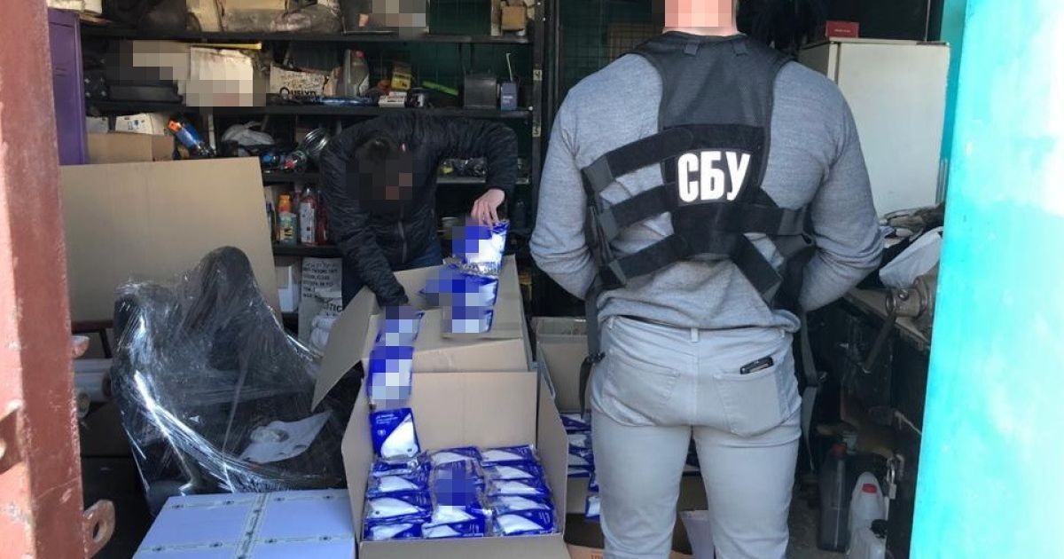 СБУ блокувала незаконне вивезення до Європи десяти тисяч респіраторів