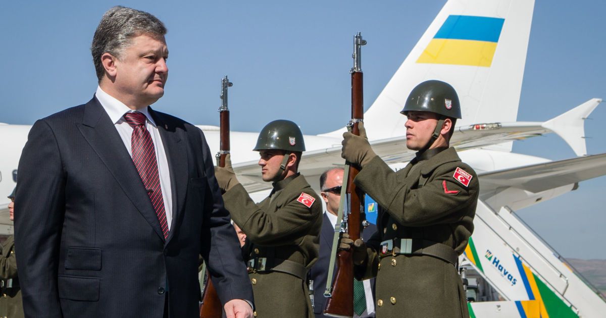 Президент призвал Раду ускорить получение безвизового режима и выйти из политического кризиса