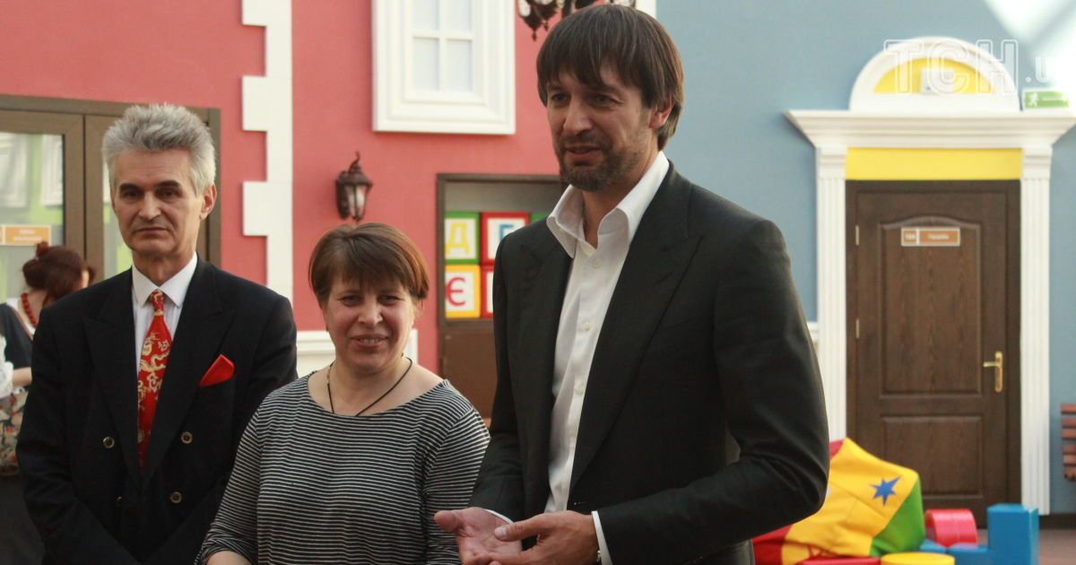 Олександр Шовковський потанцював з дітьми, які мріють стати паралімпійцями. / © ТСН.ua
