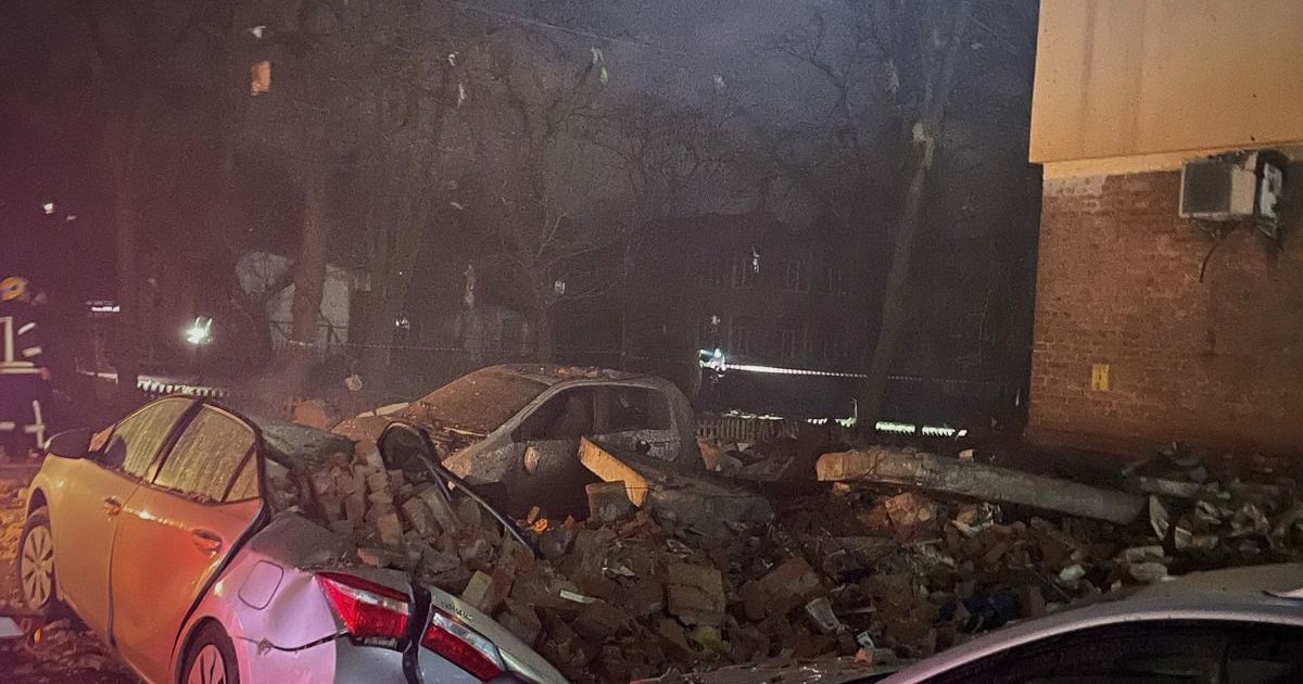 Удар БпЛА по багатоповерхівці у Чернігові / Фото: ДСНС