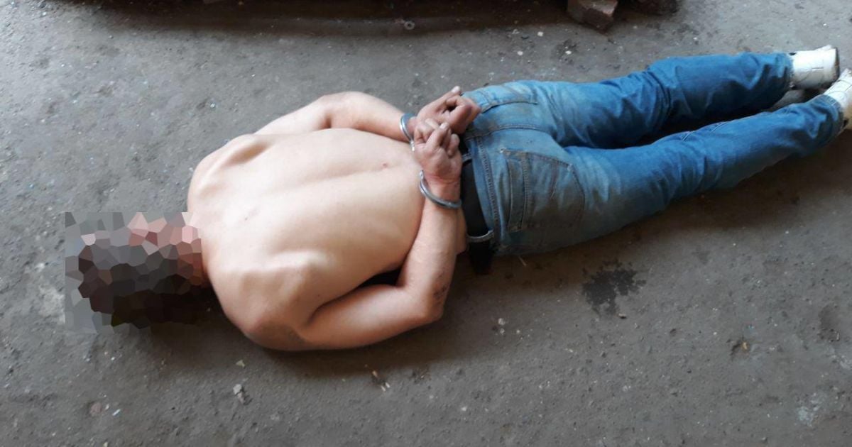 В Николаеве мужчина с ножом приставал к людям, а во время задержания изображал больного
