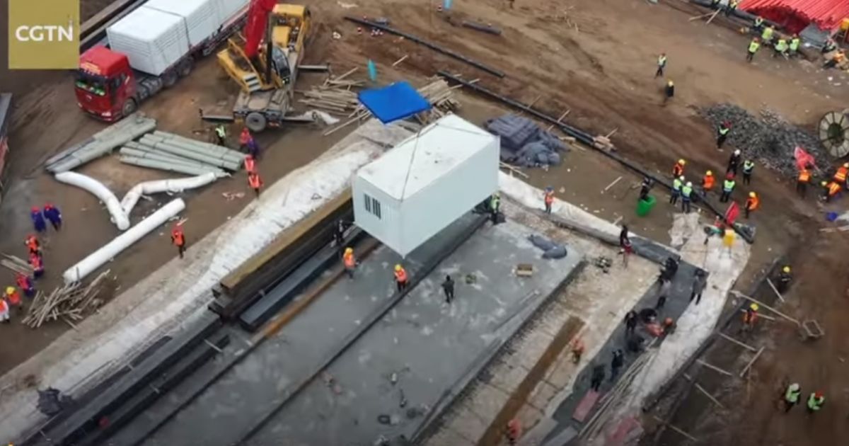 Опубликовано видео невероятно быстрого строительства двух больниц для пациентов с коронавирусом в Ухане