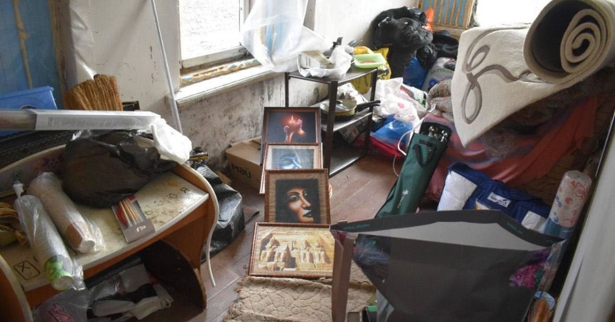 Від шампурів до "Баггі": на Харківщині виявили будинки, які окупанти використали як склади для награбованого