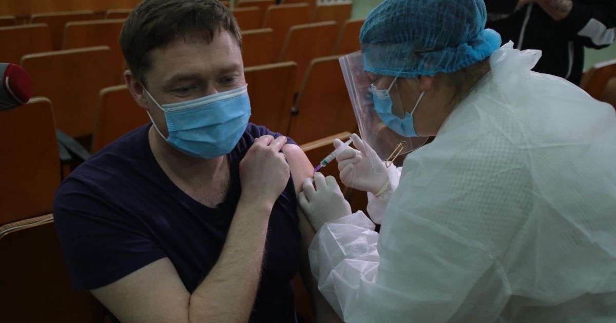 Председатель Львовской ОГА вакцинировался от коронавируса