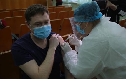 Председатель Львовской ОГА вакцинировался от коронавируса