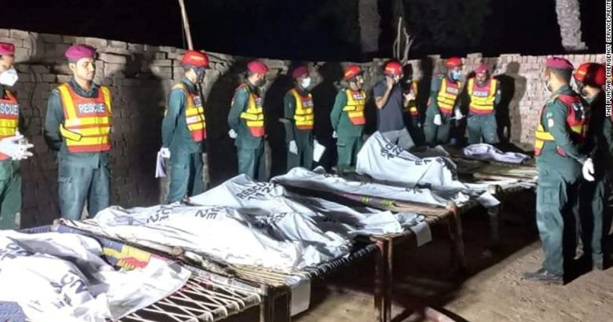 У Пакистані чоловік через сімейну ворожнечу спалив власних доньок і онуків живцем