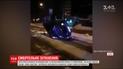 Во Львове нетрезвый водитель перевернулся в авто и едва не сбил людей на остановке