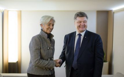 После разговора Порошенко с Лагард МВФ решил расмотреть вопрос о выделении транша Украине
