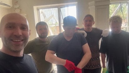 Группа «Антитела» показала квартиру Тараса Тополи изнутри после ее разрушения россиянами