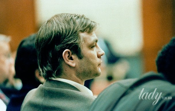 Джеффрі Дамер слухає засідання в окружному суді Мілуокі після обрання присяжних, 29 січня 1992 року / © Associated Press