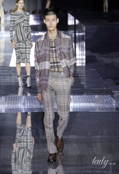 Коллекция Burberry прет-а-порте сезона осень-зима 2020-2021 / © East News