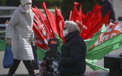 Лукашенко в разгар пандемии коронавируса пообещал "организовать как положено" парад 9 мая